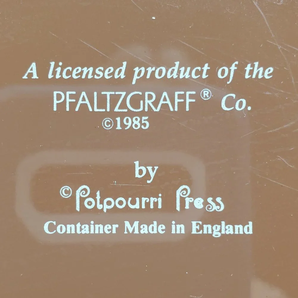 Pfaltzgraff Village Metal Recipe Card Holder Tin Box Cookie Candy Tea Tin - Picture 8 of 8